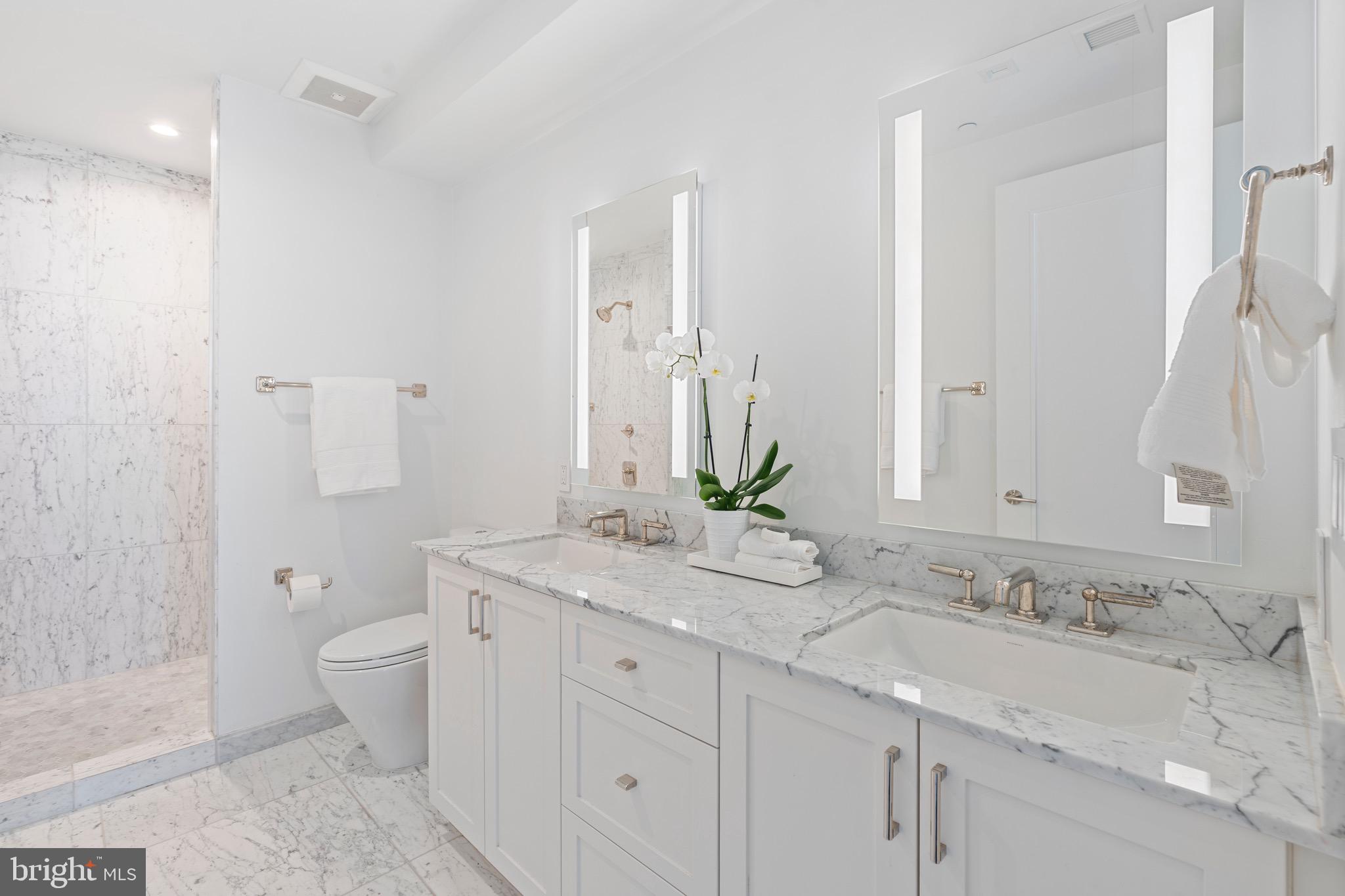 4901 HAMPDEN LANE 703
