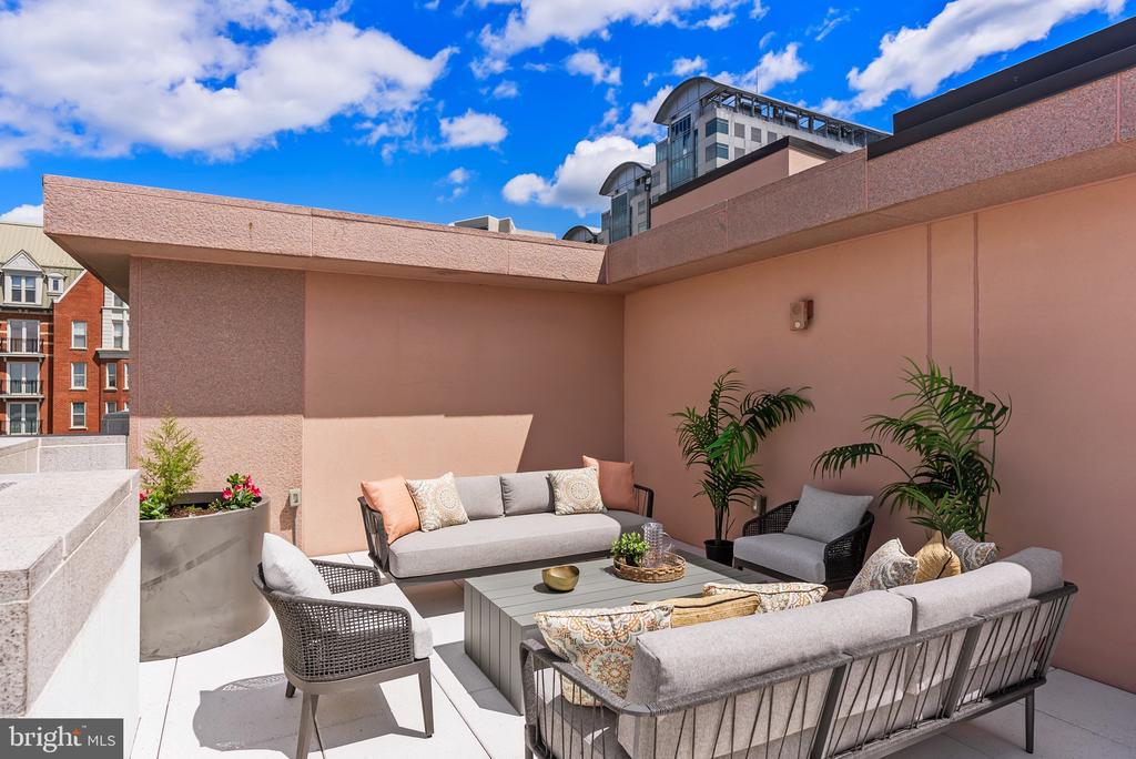 4901 HAMPDEN LANE 703