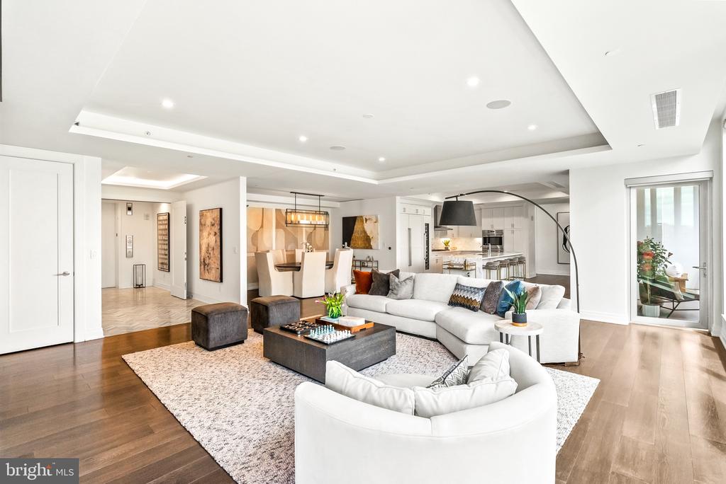 4901 HAMPDEN LANE 703