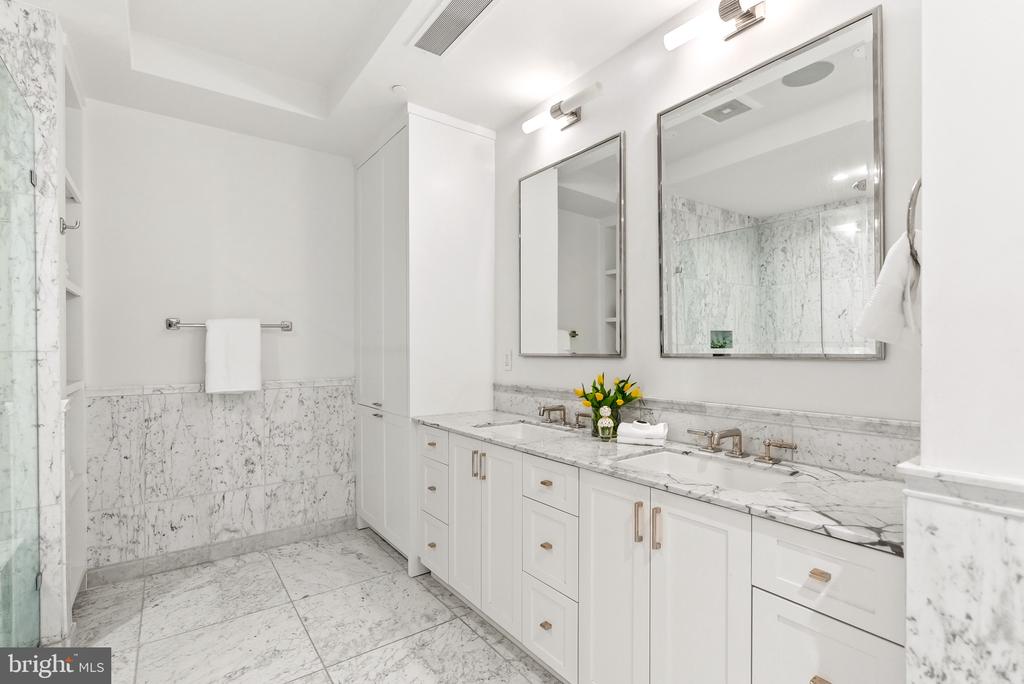 4901 HAMPDEN LANE 703