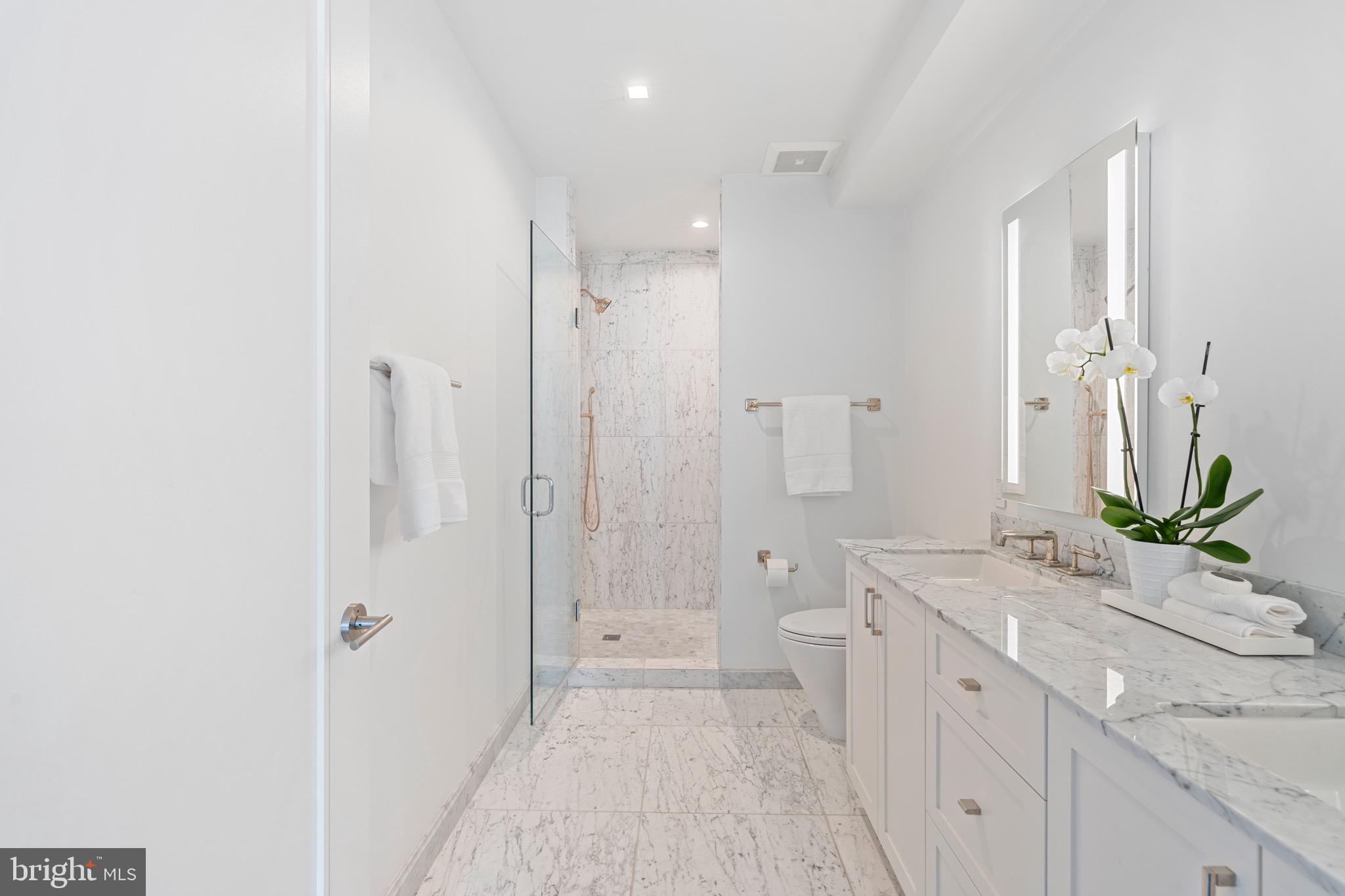4901 HAMPDEN LANE 703
