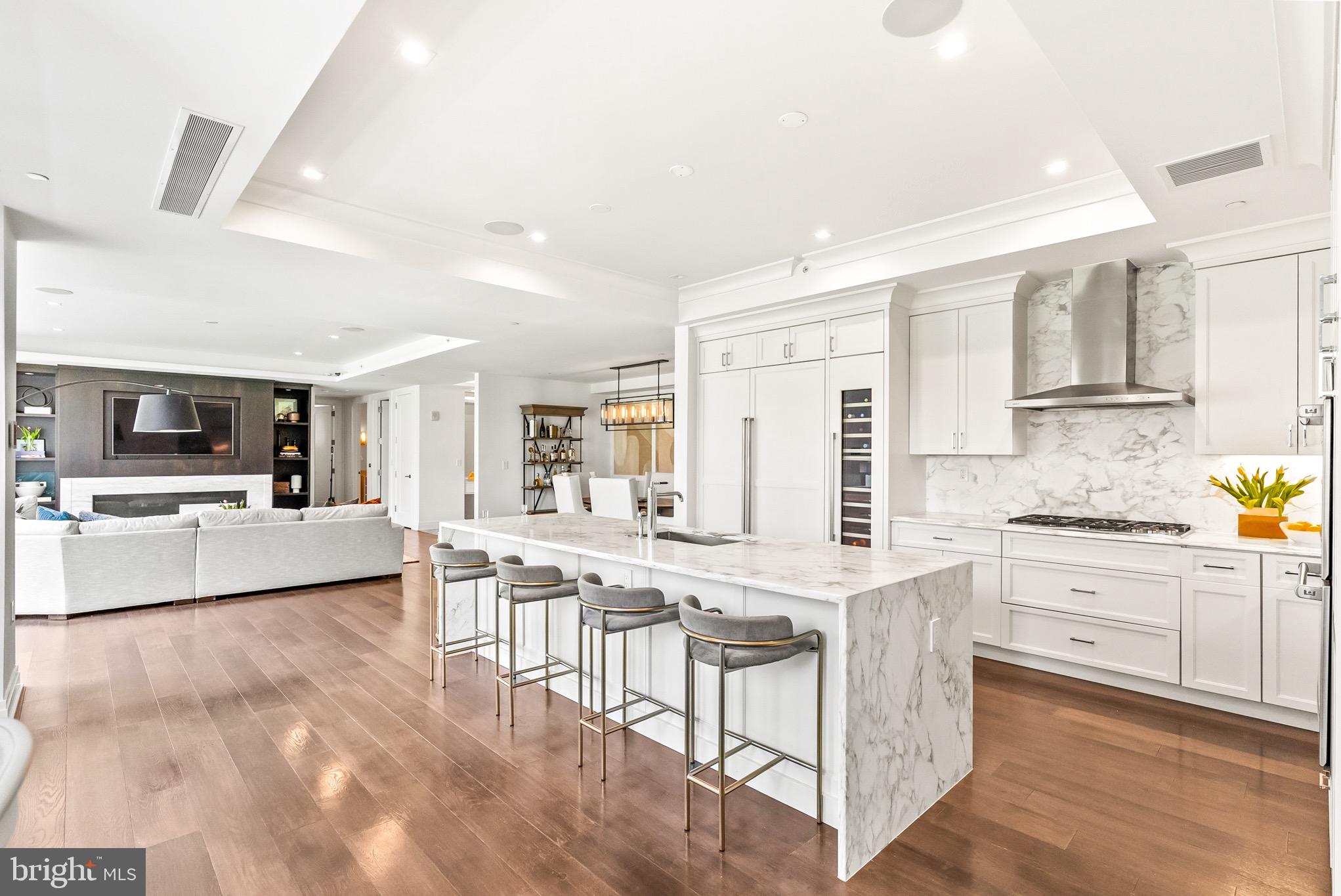 4901 HAMPDEN LANE 703