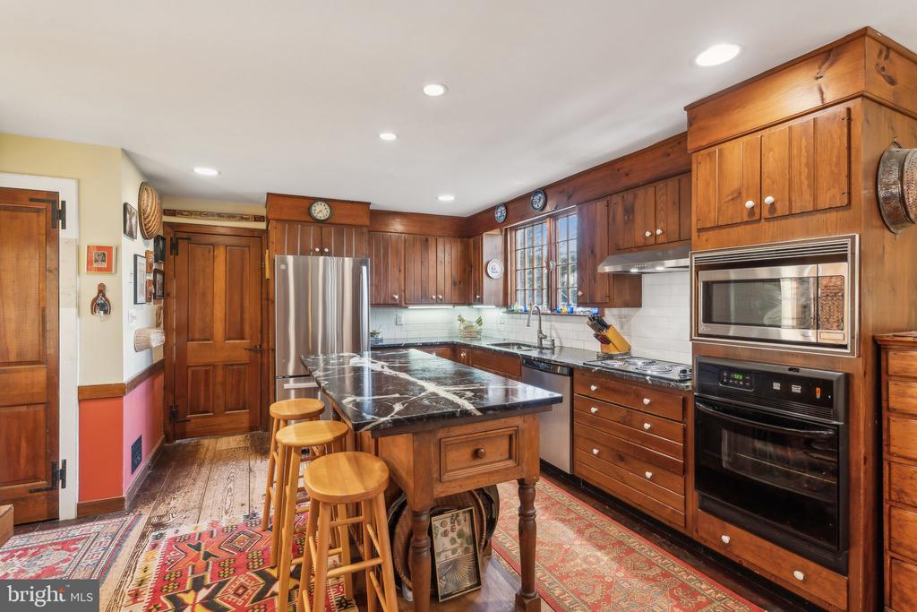 22818 HOWARD CHAPEL ROAD