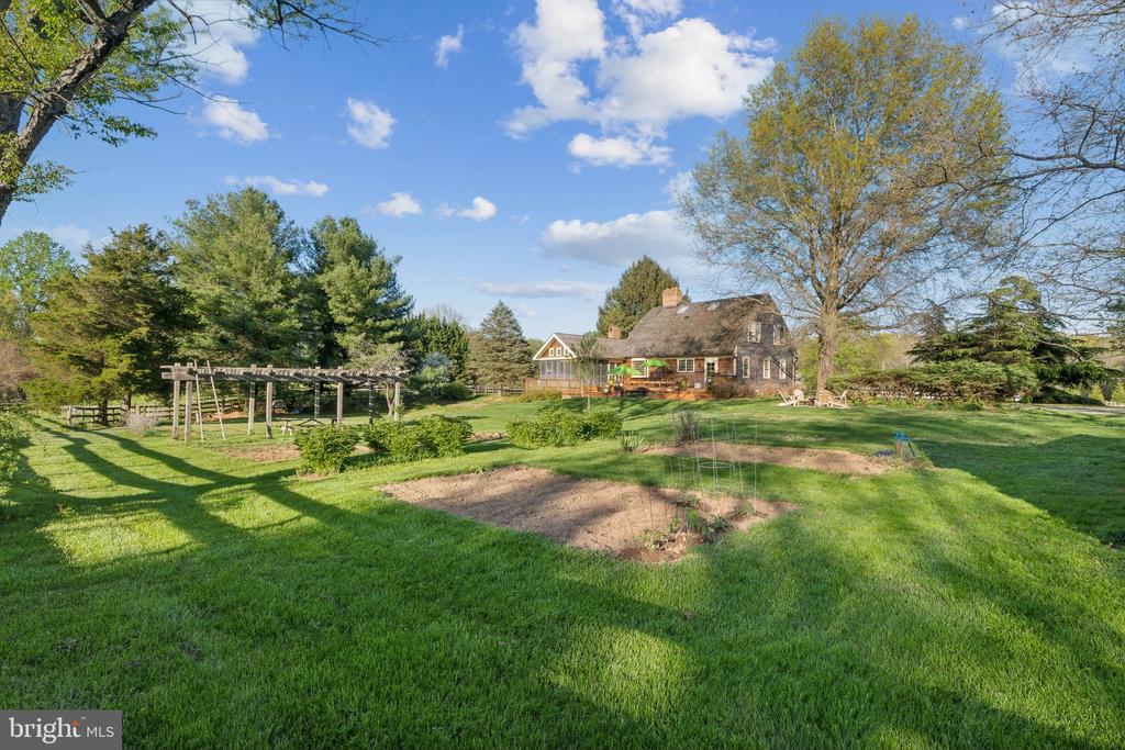 22818 HOWARD CHAPEL ROAD