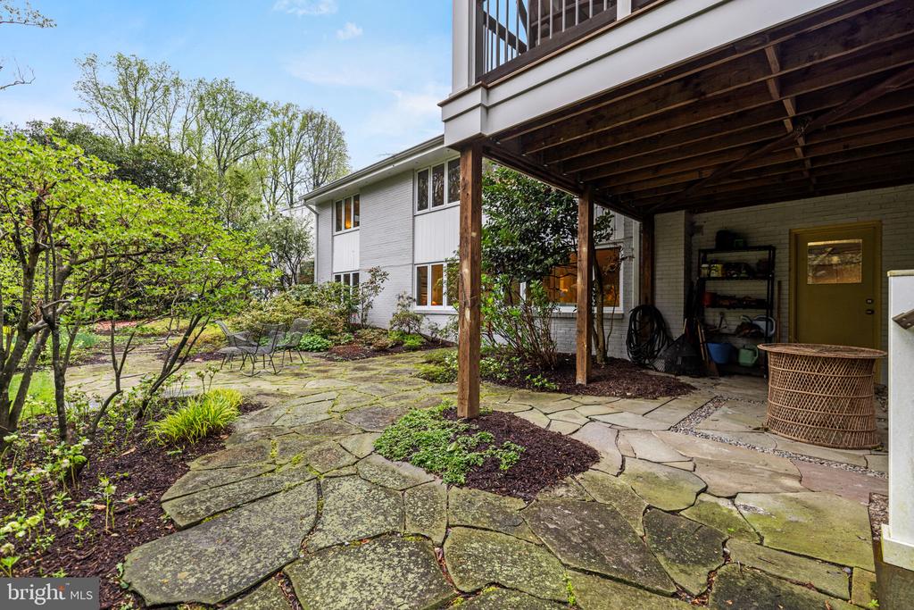 8711 BRIERLY COURT