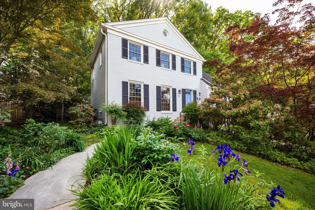 7 WHIPPOORWILL COURT