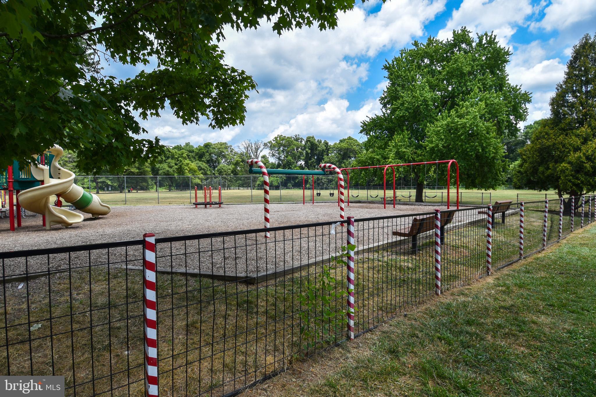 8205 MEADOWBROOK LANE