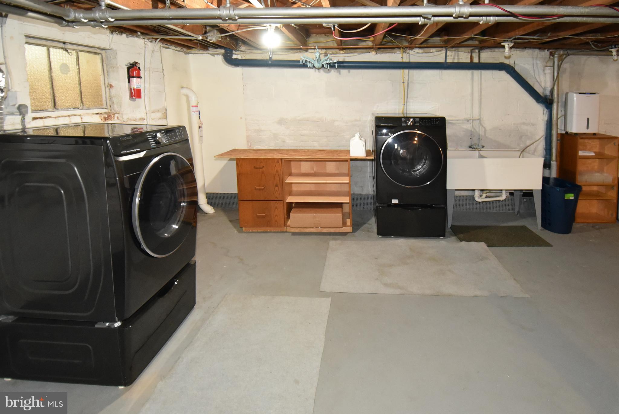 8205 MEADOWBROOK LANE