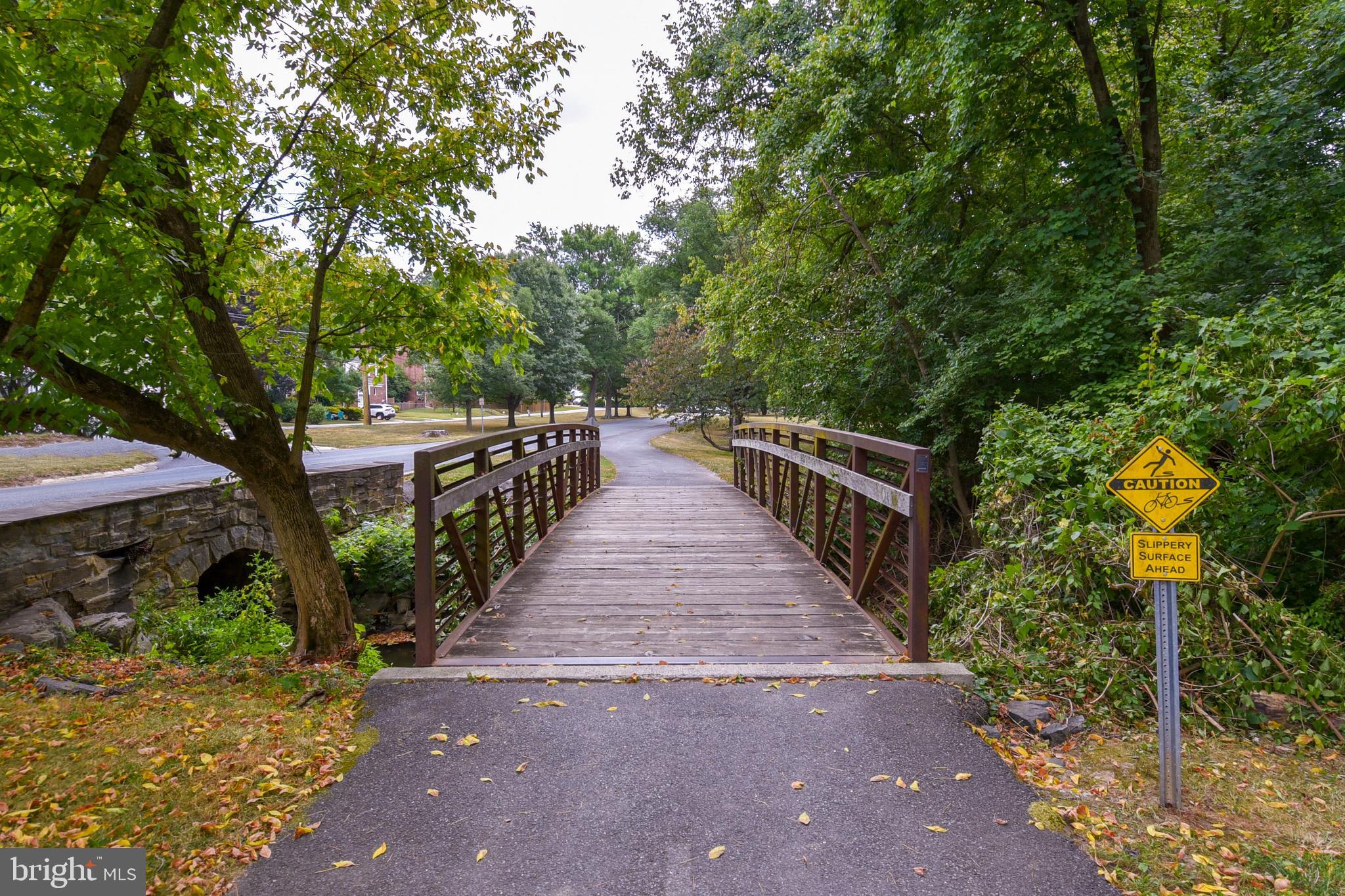 8205 MEADOWBROOK LANE