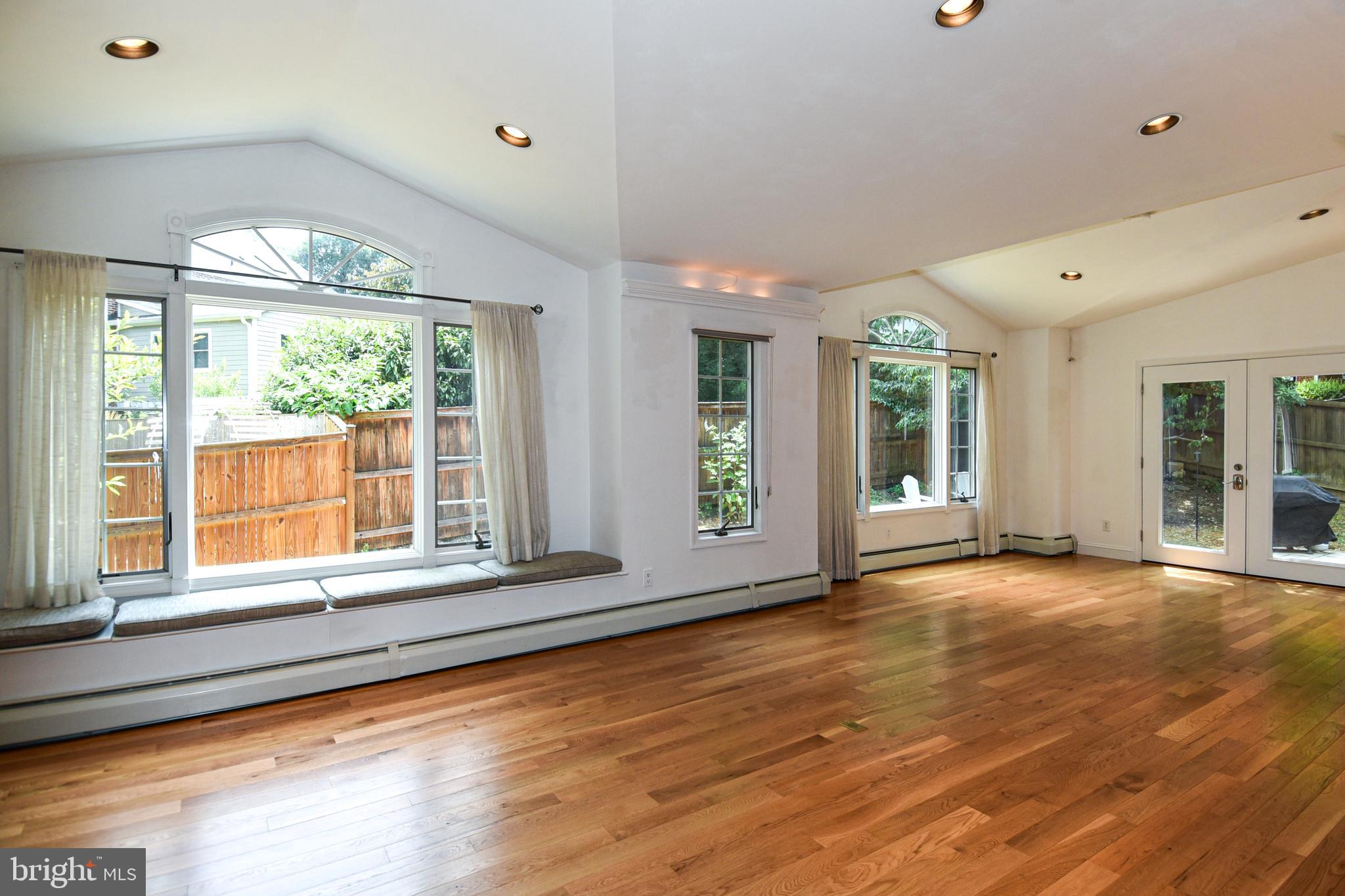 8205 MEADOWBROOK LANE