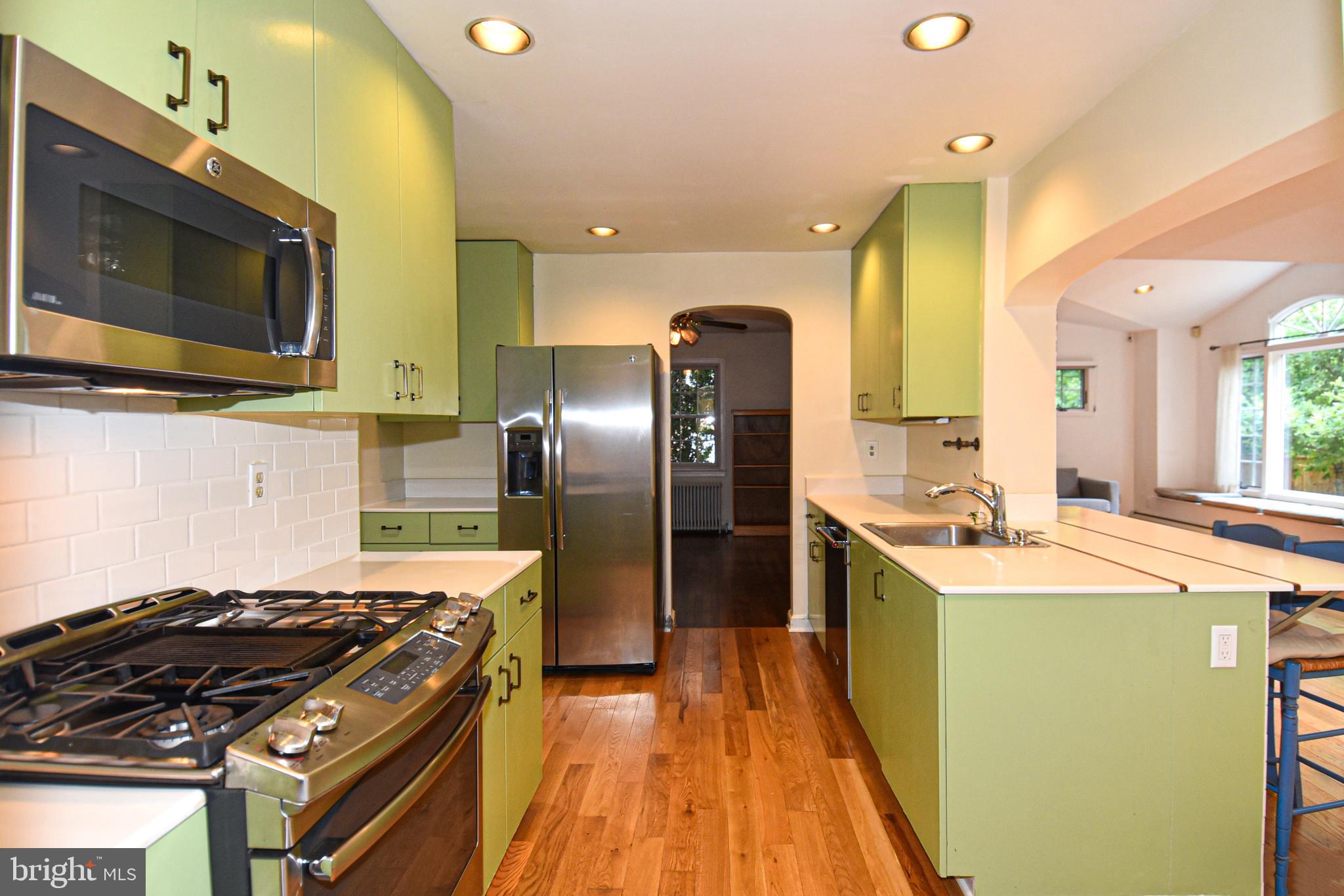 8205 MEADOWBROOK LANE