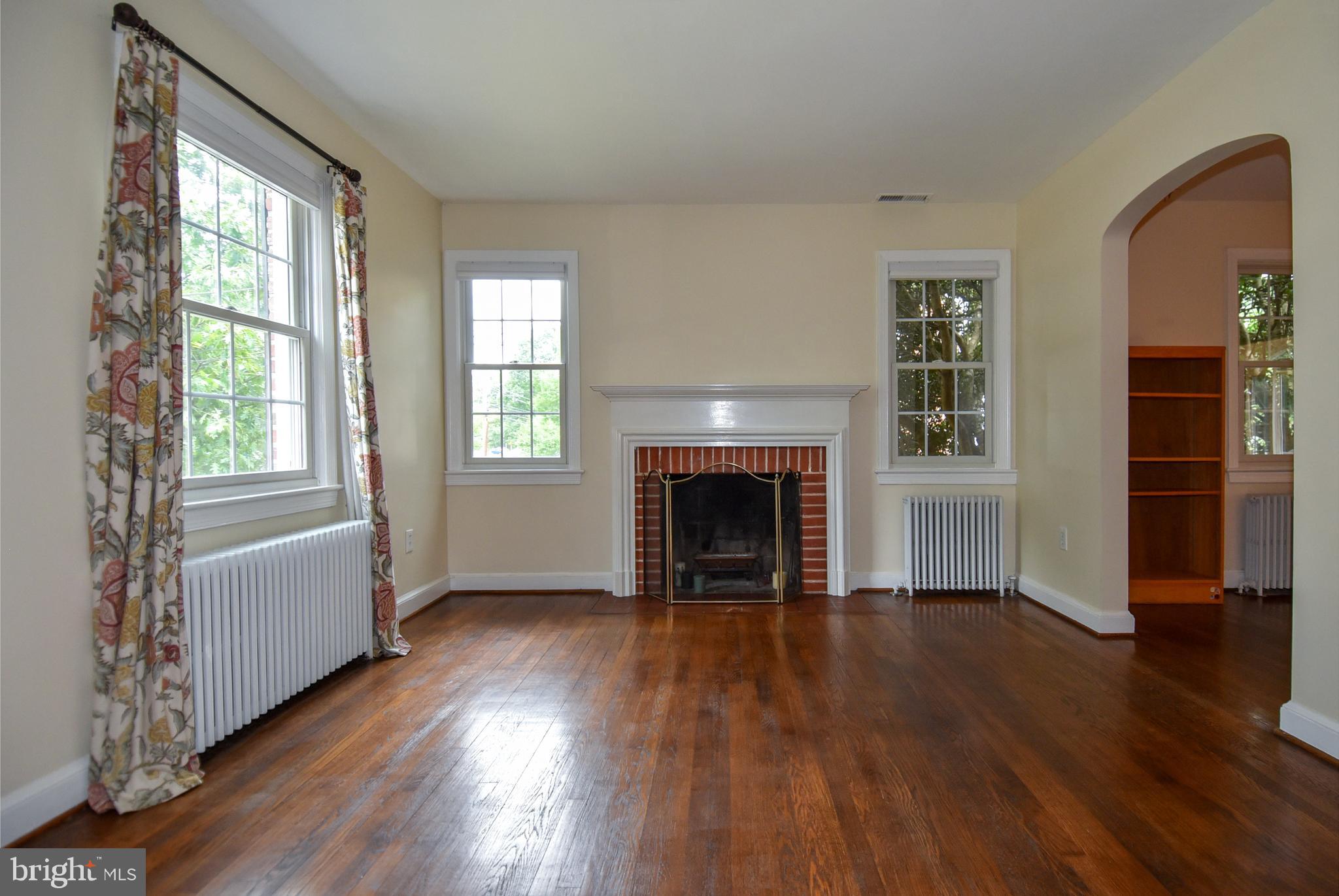 8205 MEADOWBROOK LANE