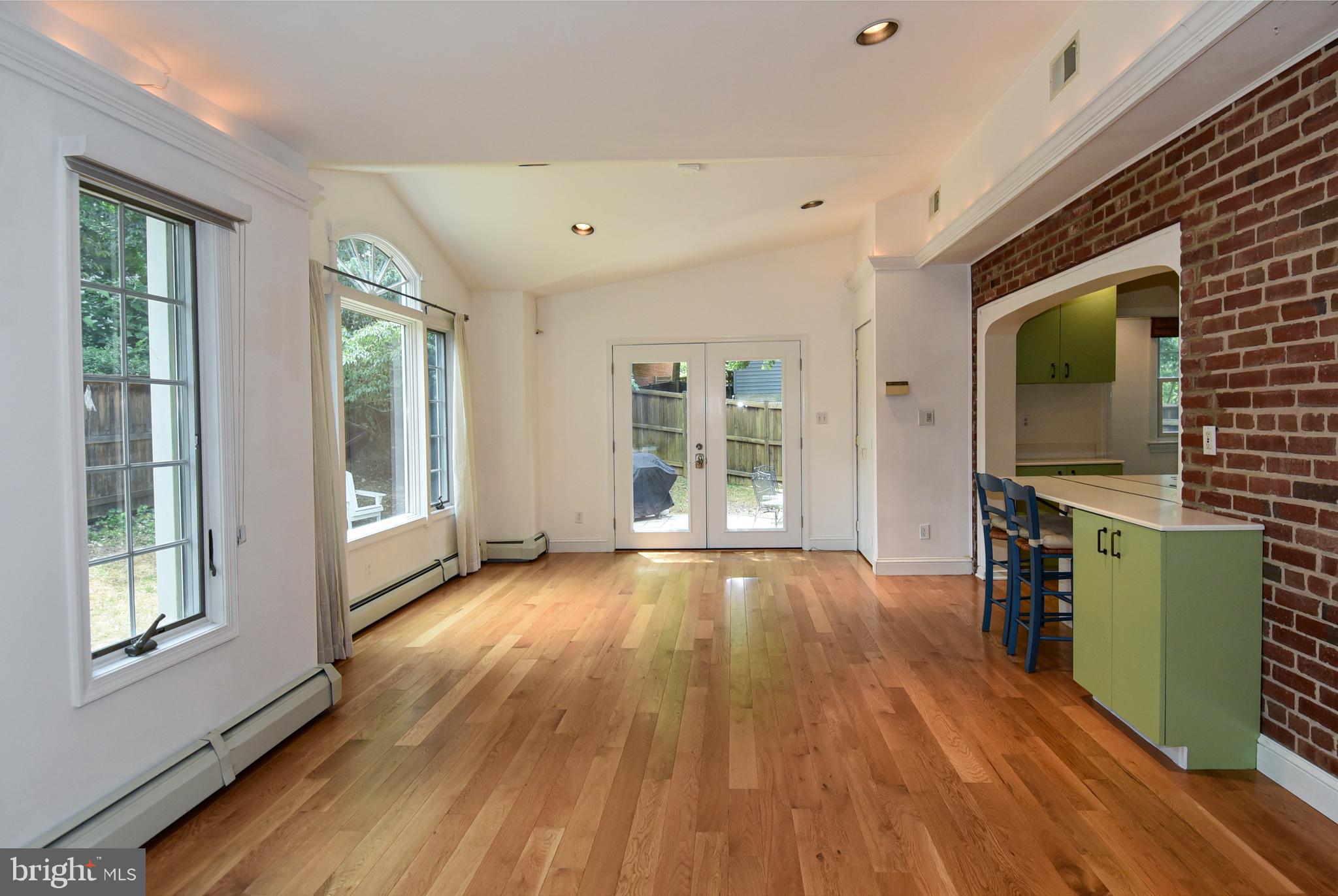 8205 MEADOWBROOK LANE