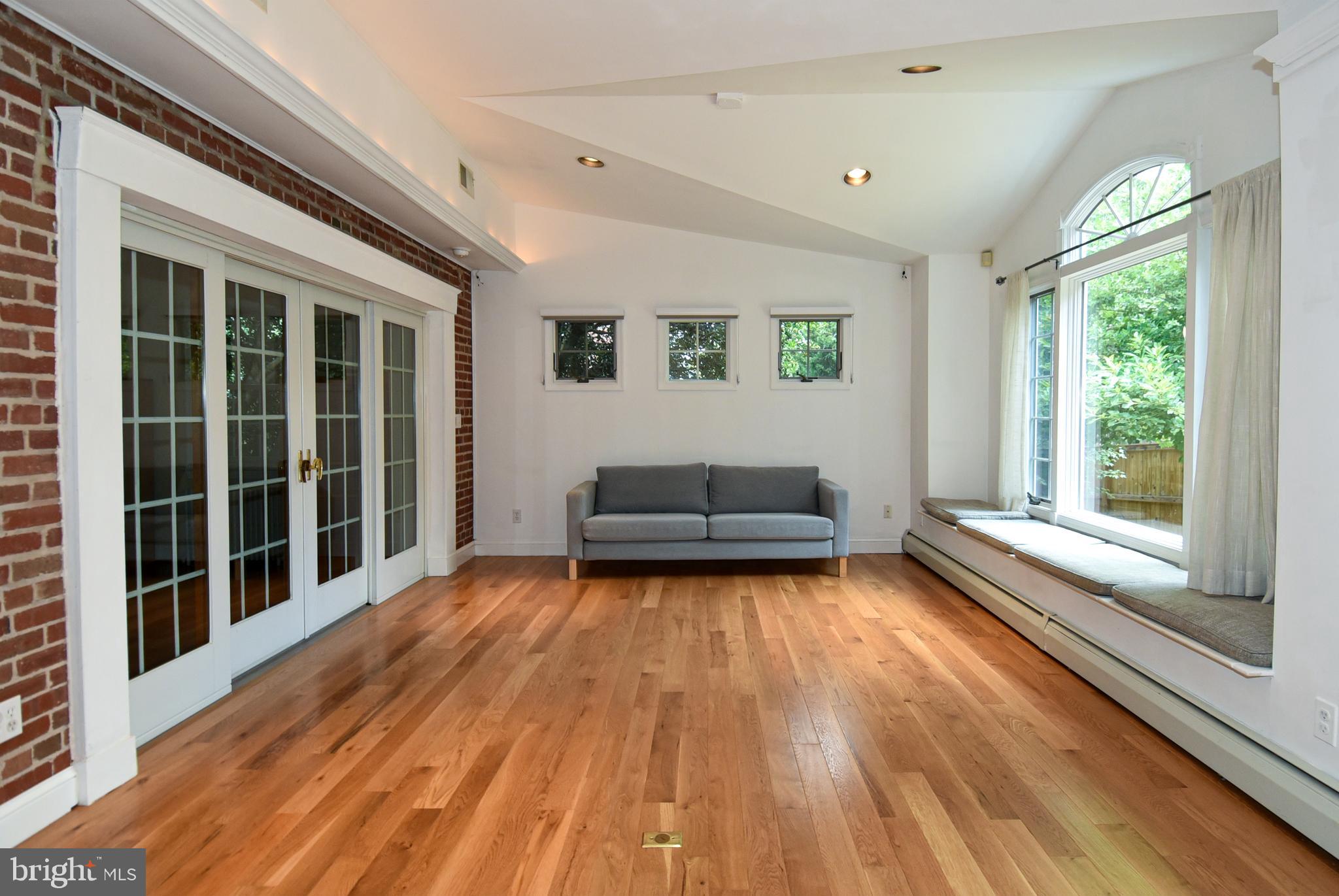 8205 MEADOWBROOK LANE