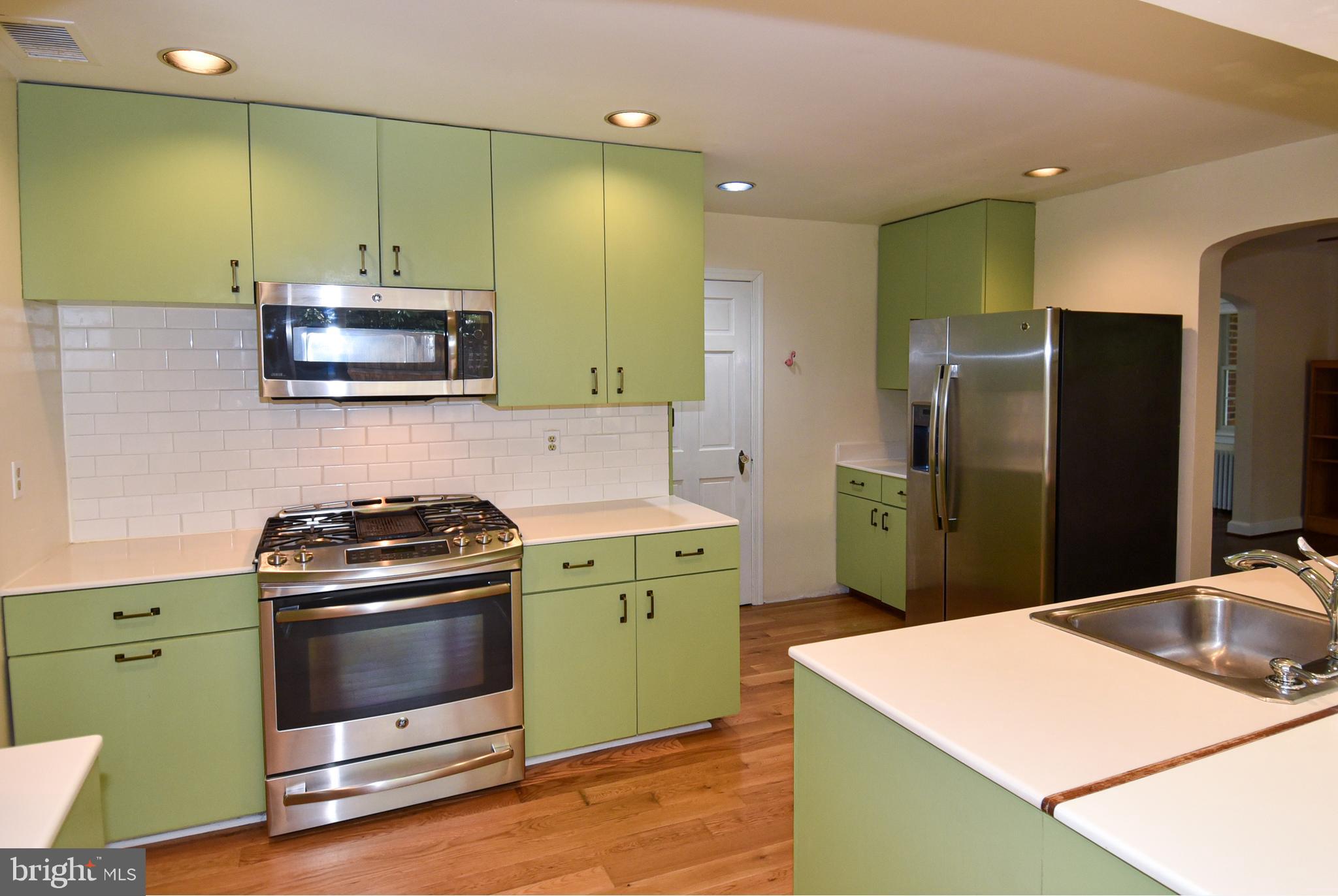 8205 MEADOWBROOK LANE