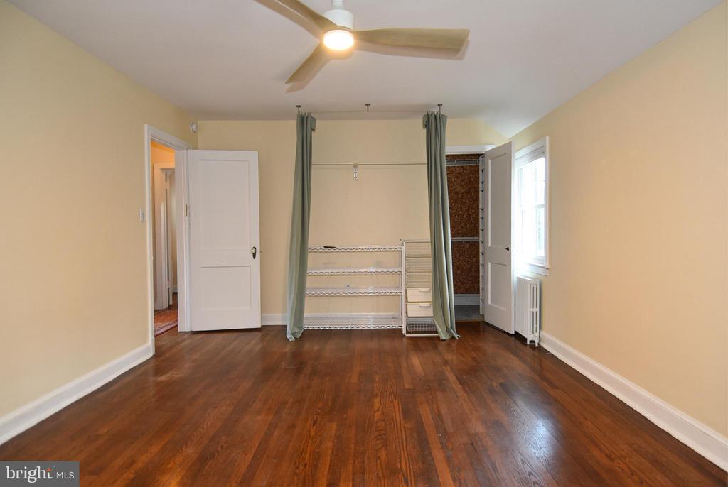 8205 MEADOWBROOK LANE