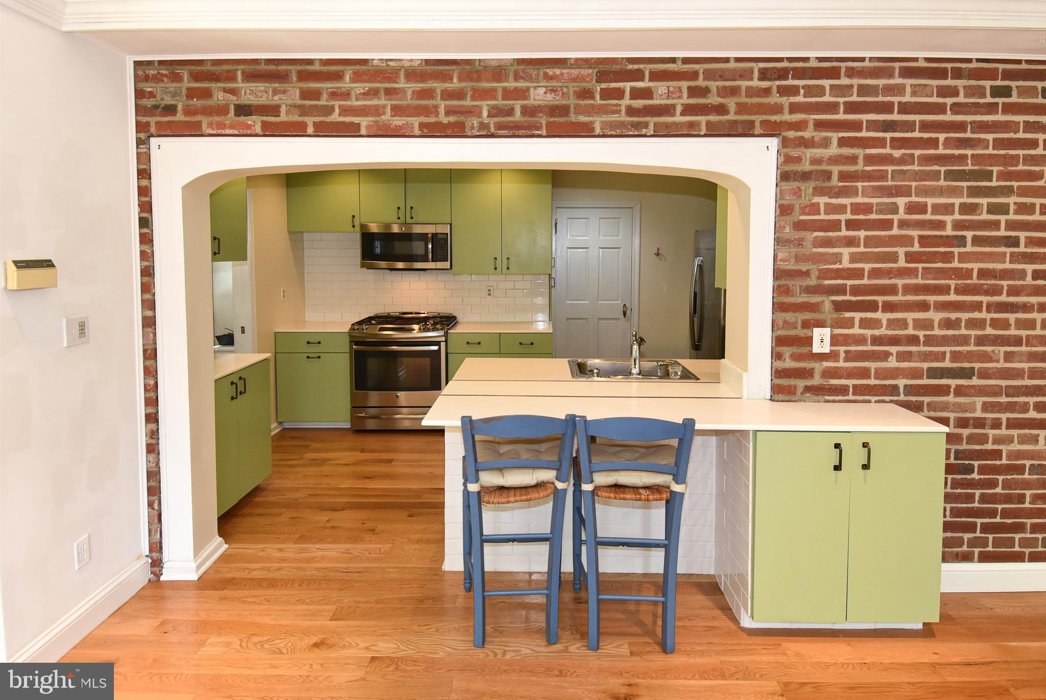 8205 MEADOWBROOK LANE