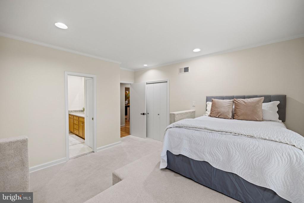 8901 POTOMAC STATION LANE