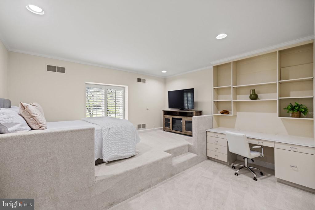 8901 POTOMAC STATION LANE