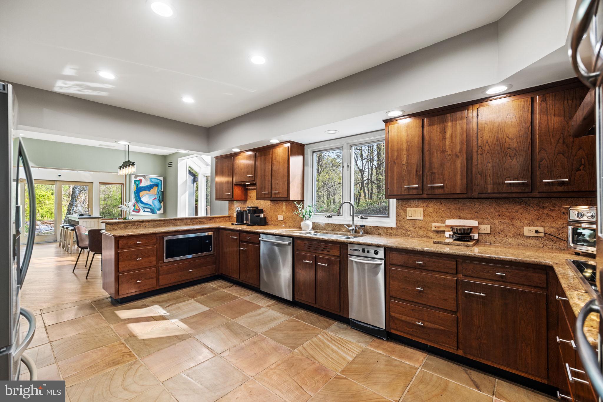 8901 POTOMAC STATION LANE