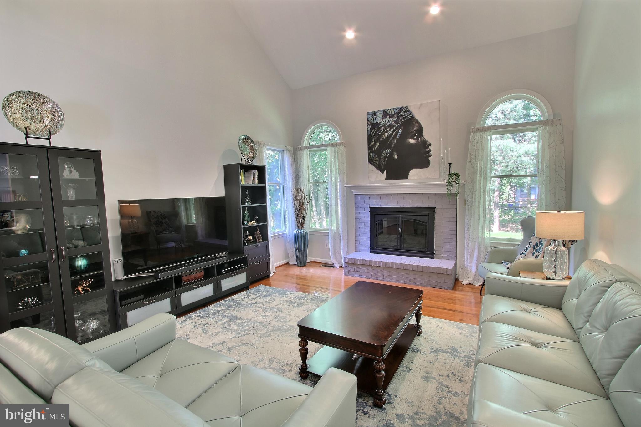 8011 Lions Crest Way