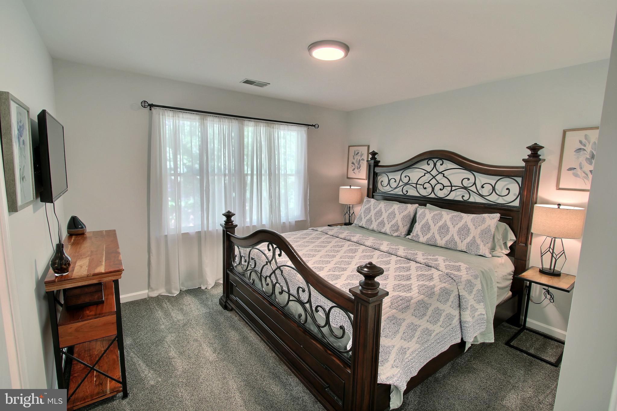 8011 Lions Crest Way