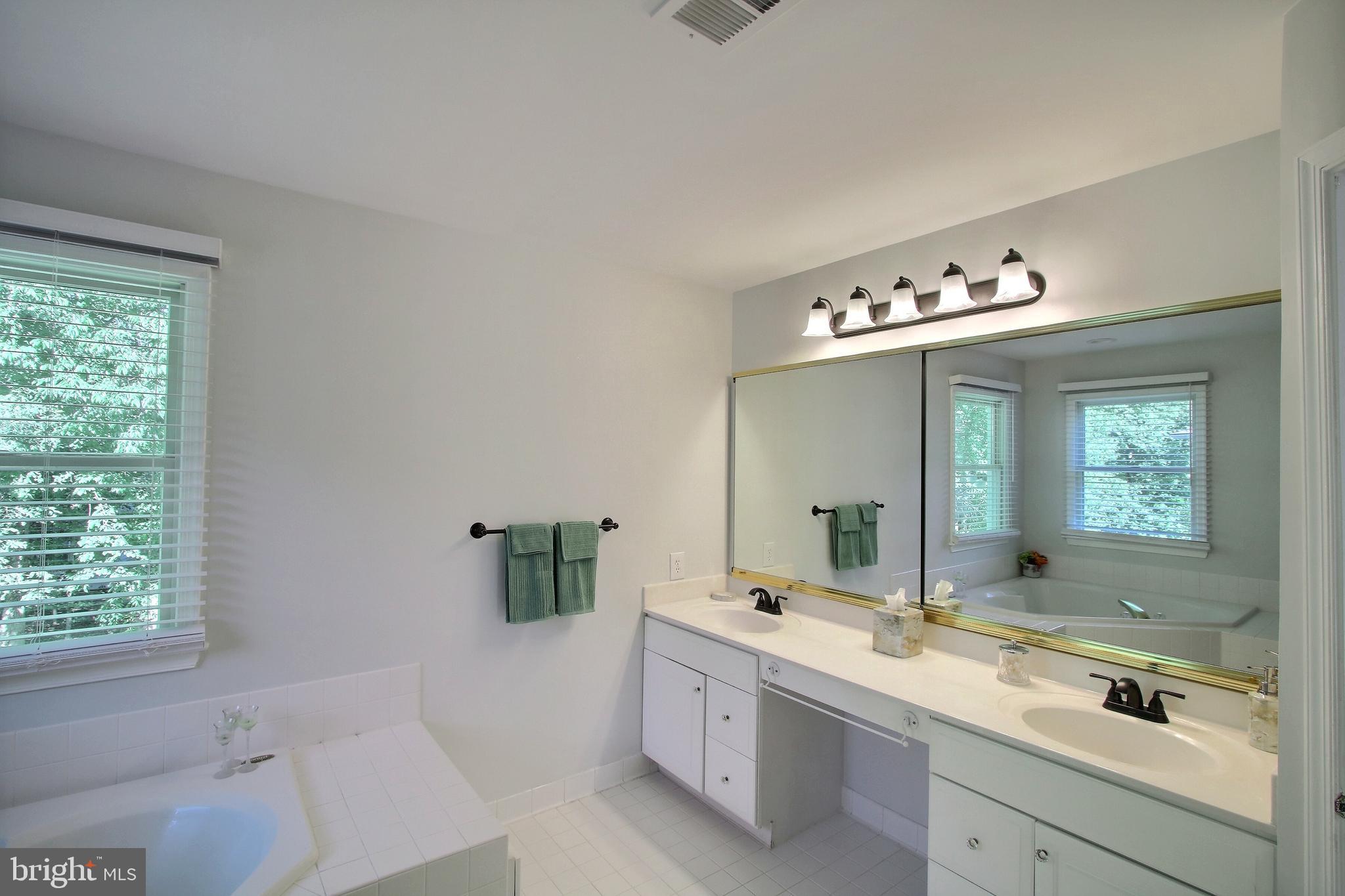 8011 Lions Crest Way