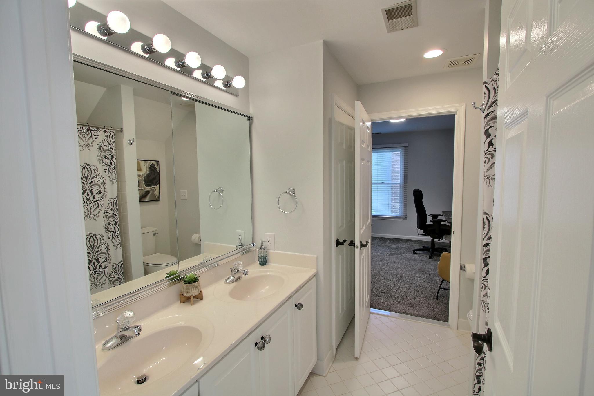 8011 Lions Crest Way