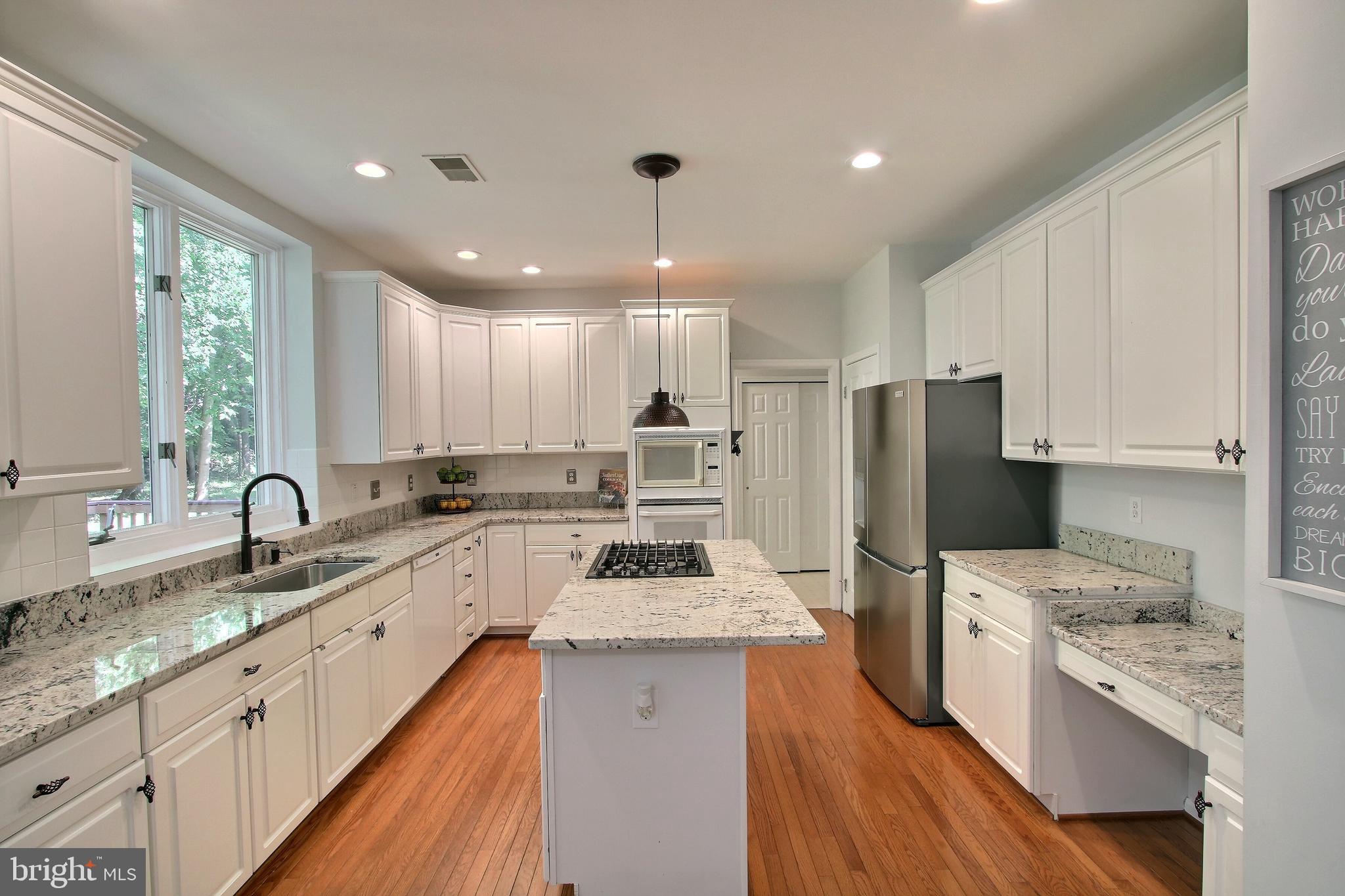 8011 Lions Crest Way