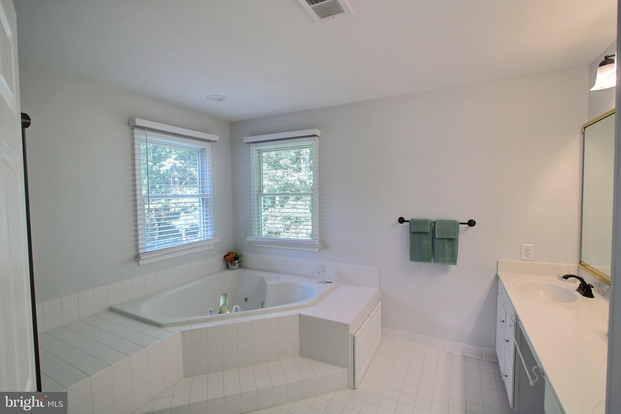 8011 Lions Crest Way