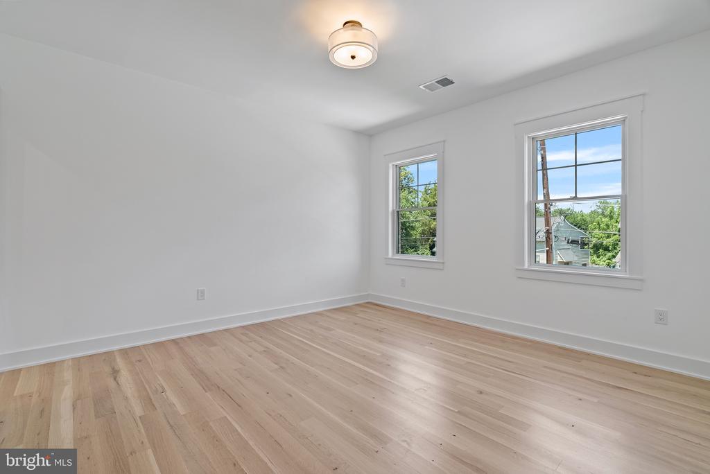 5818 IPSWICH ROAD