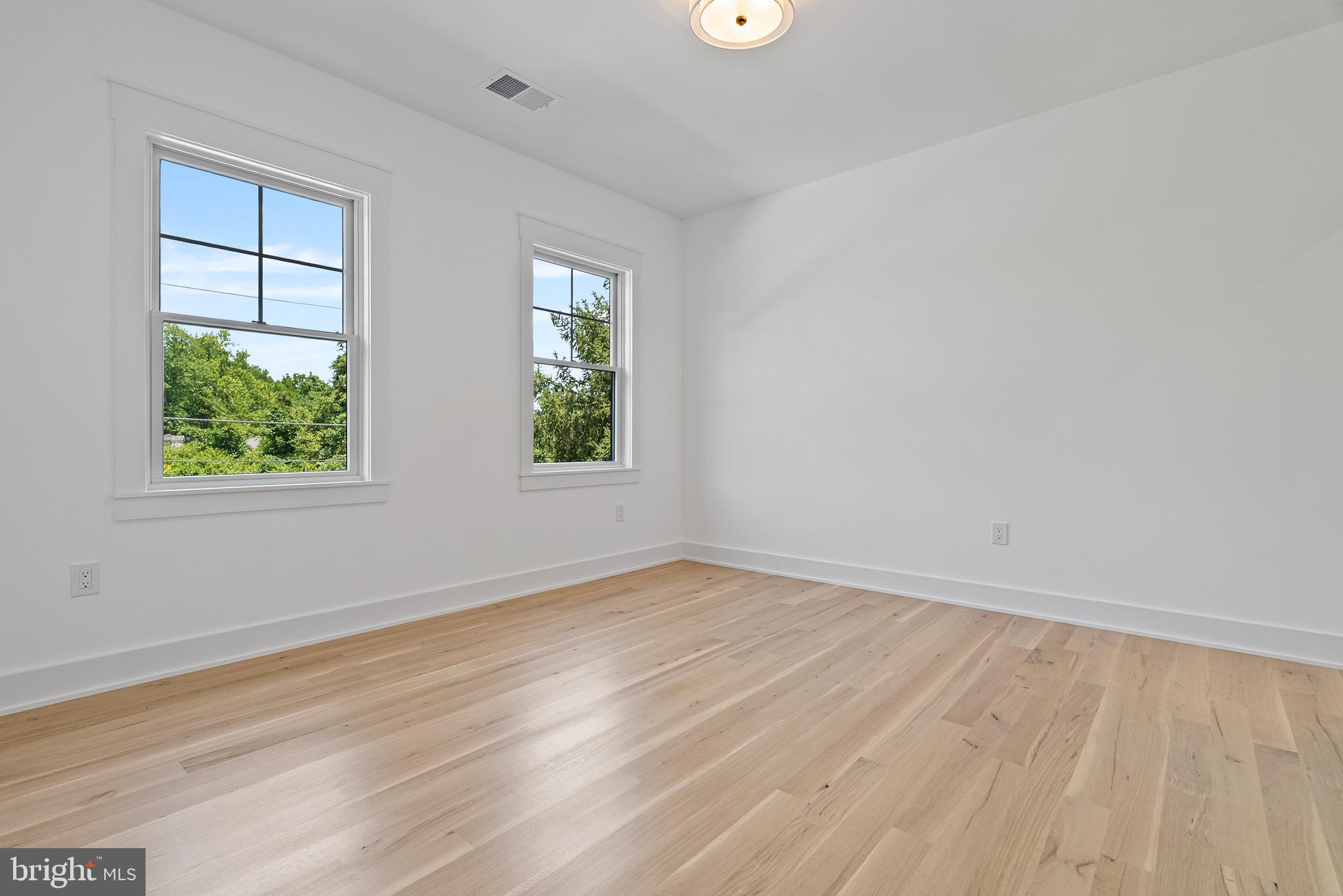 5818 IPSWICH ROAD