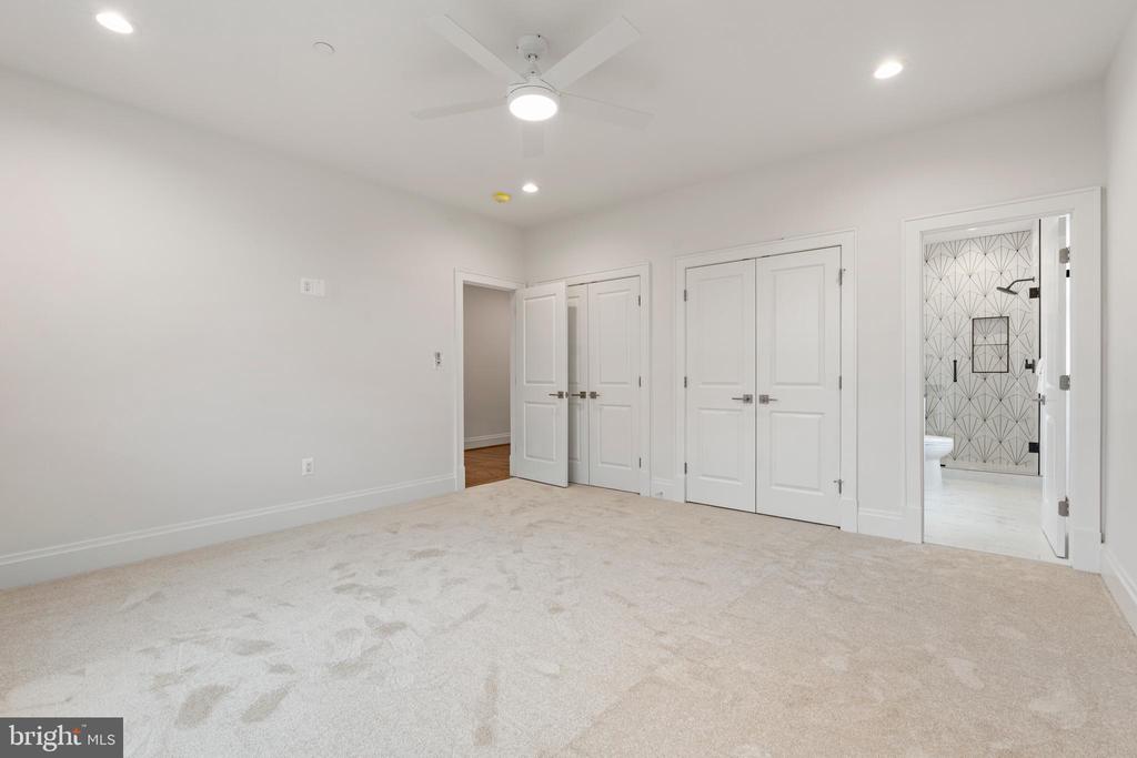 9211 VILLA DRIVE