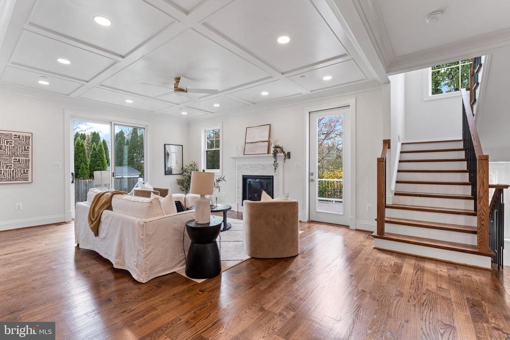 9211 VILLA DRIVE