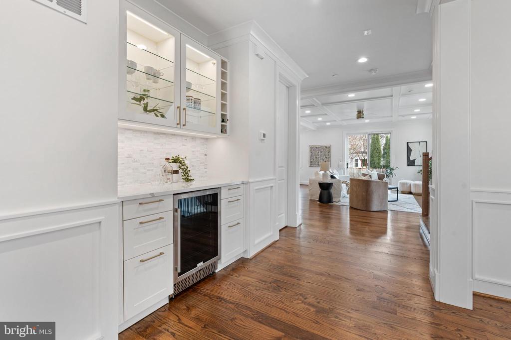 9211 VILLA DRIVE