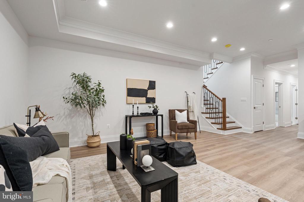 9211 VILLA DRIVE