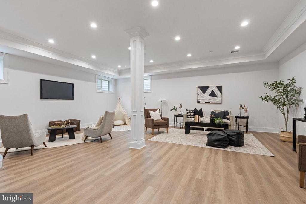 9211 VILLA DRIVE