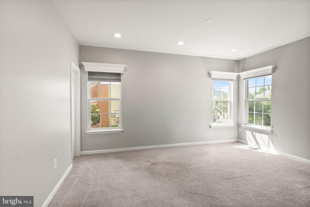 18404 BRIGHT PLUME TERRACE