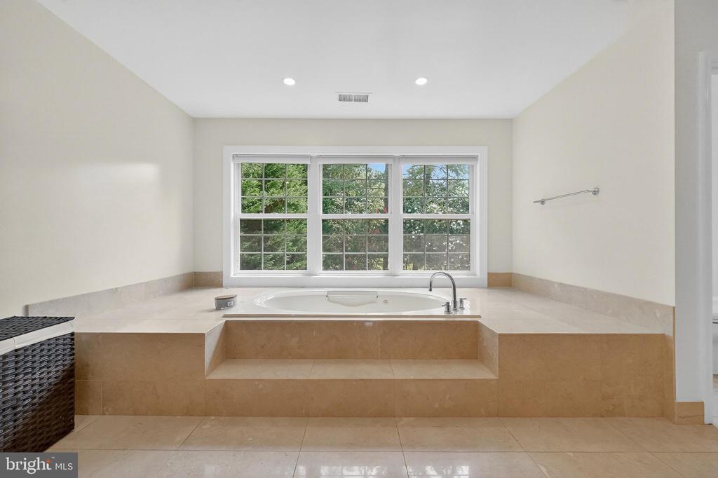 11141 WILLOWBROOK DRIVE