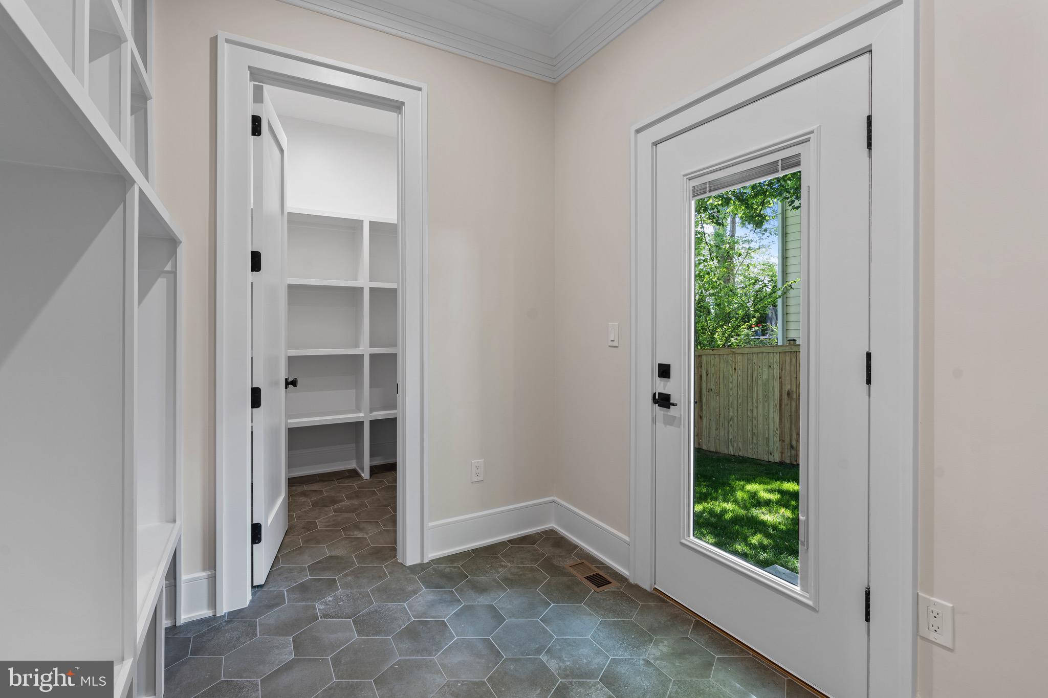 6210 LANDON LANE
