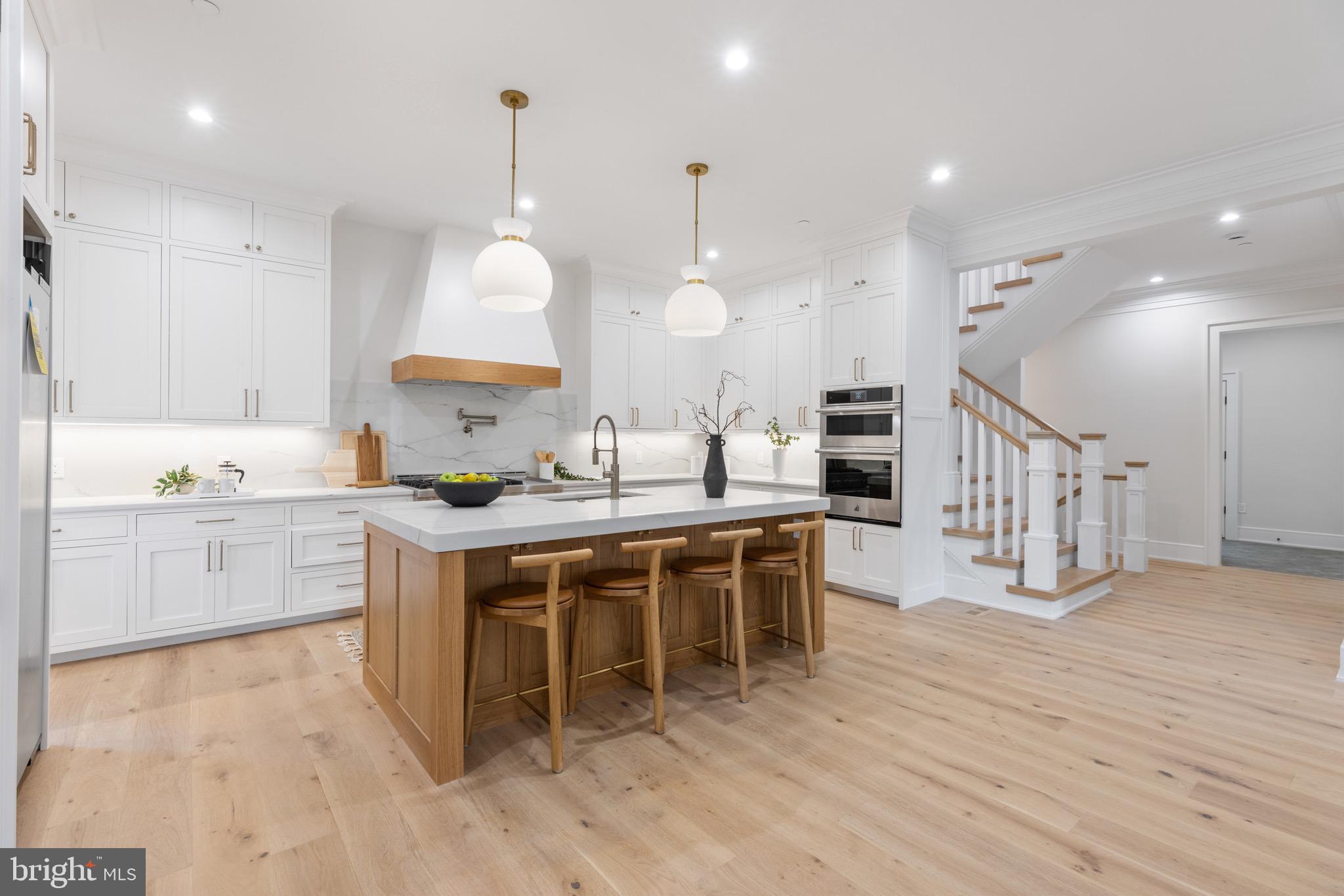 6210 LANDON LANE