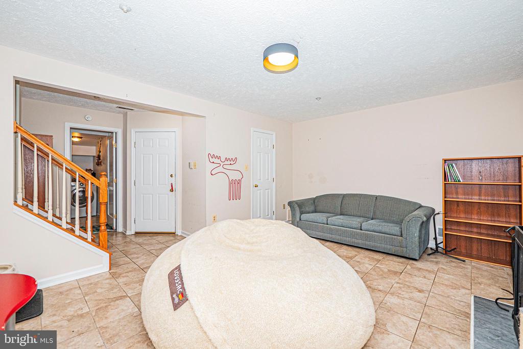 18633 CLOVERCREST CIRCLE