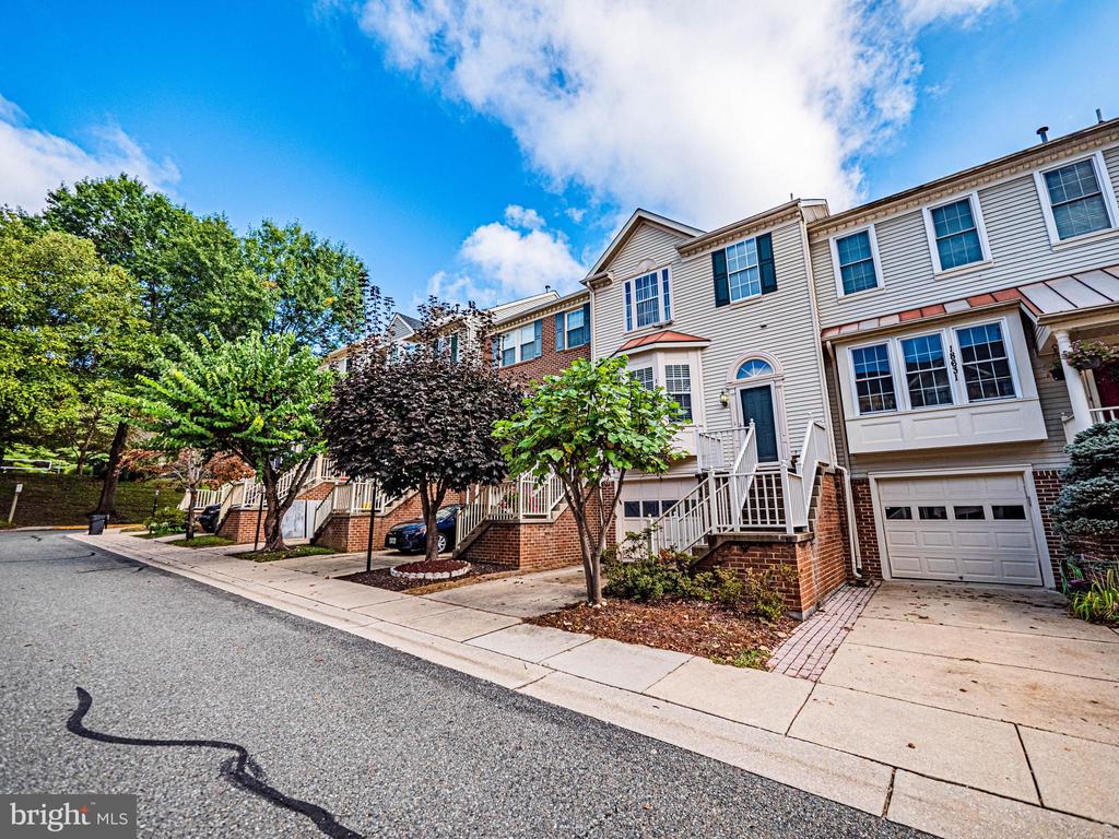 18633 CLOVERCREST CIRCLE