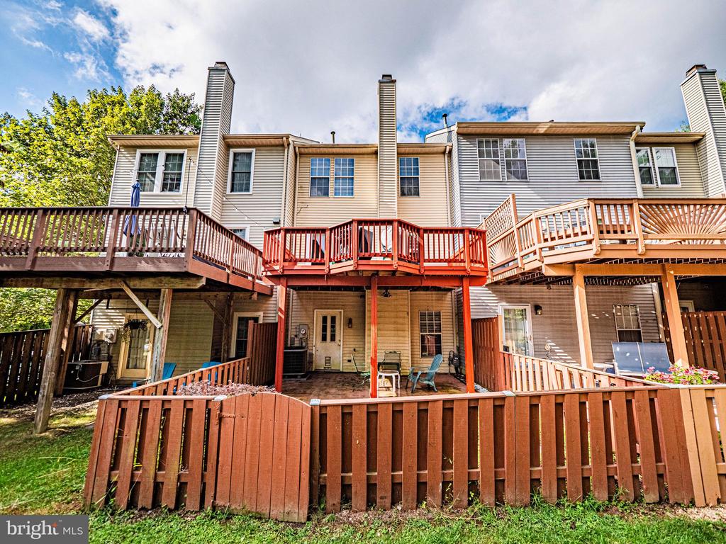 18633 CLOVERCREST CIRCLE