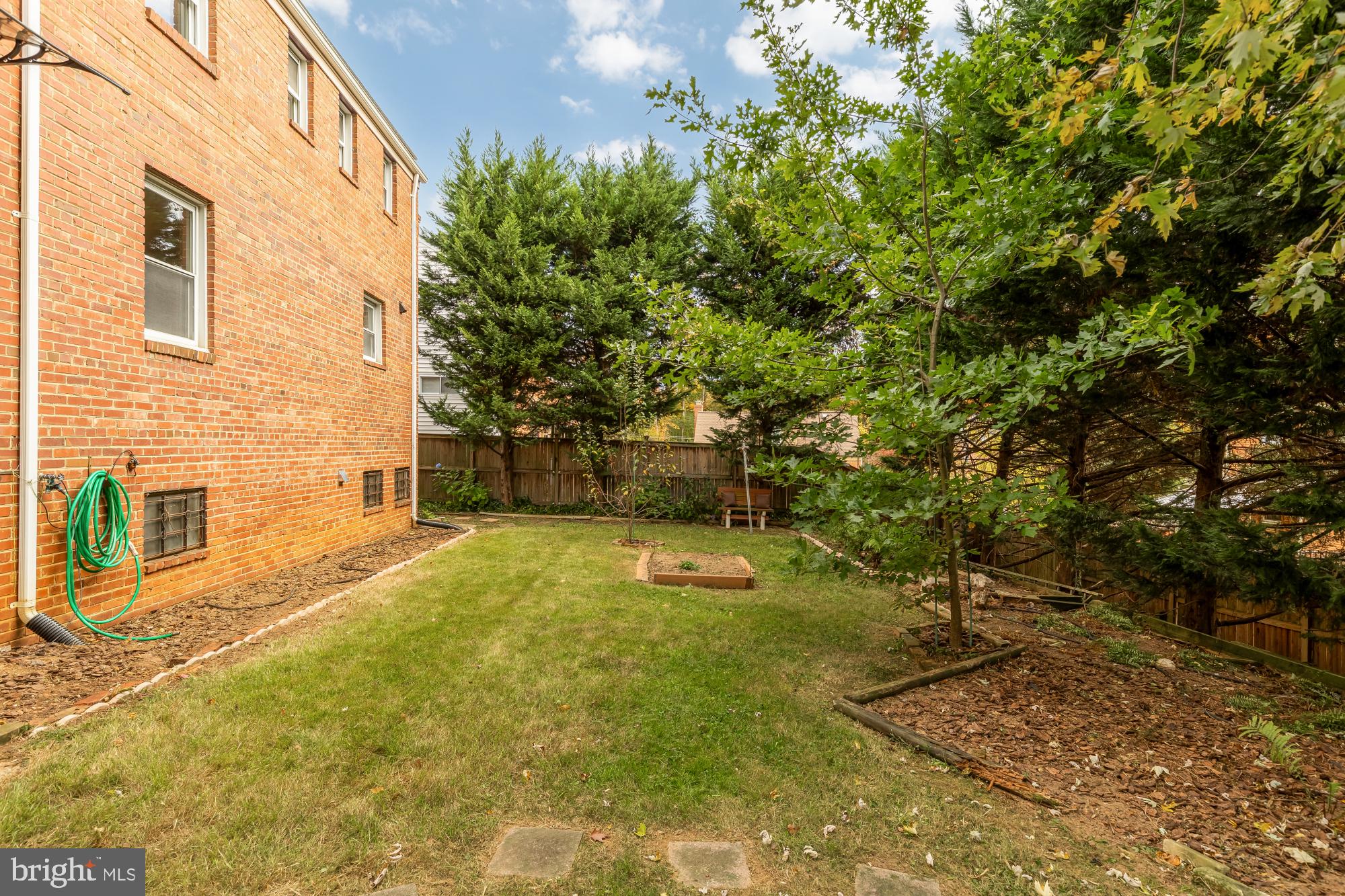 905 MALCOLM DRIVE