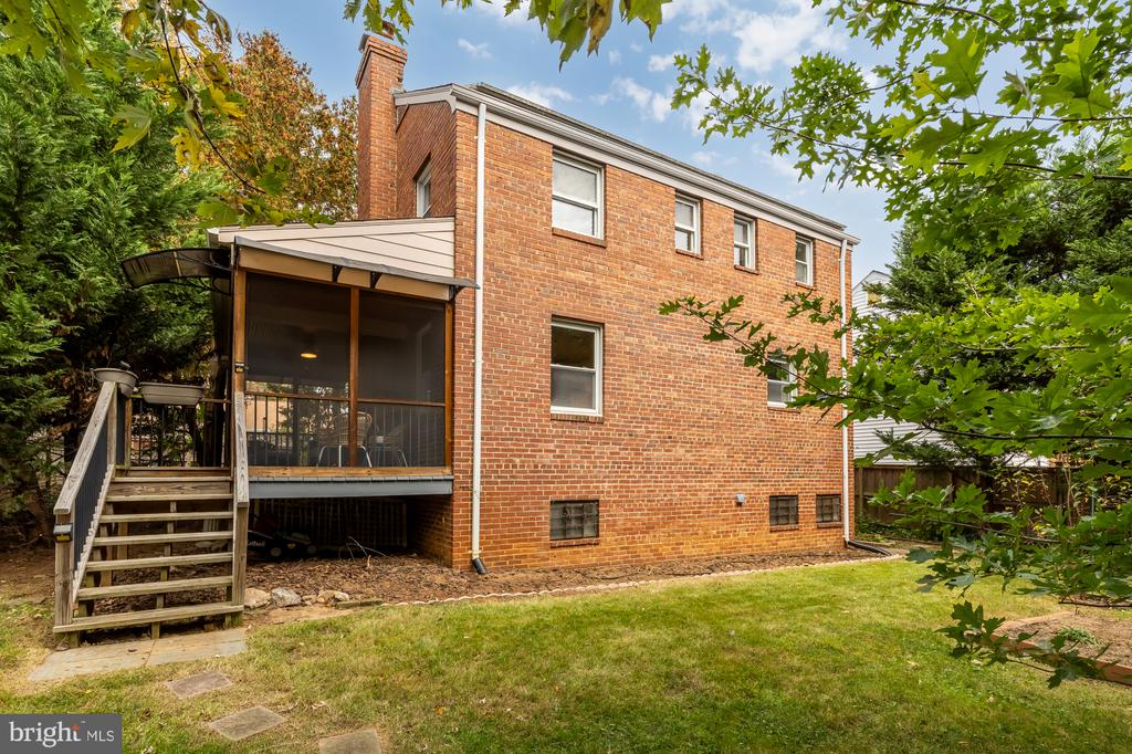 905 MALCOLM DRIVE