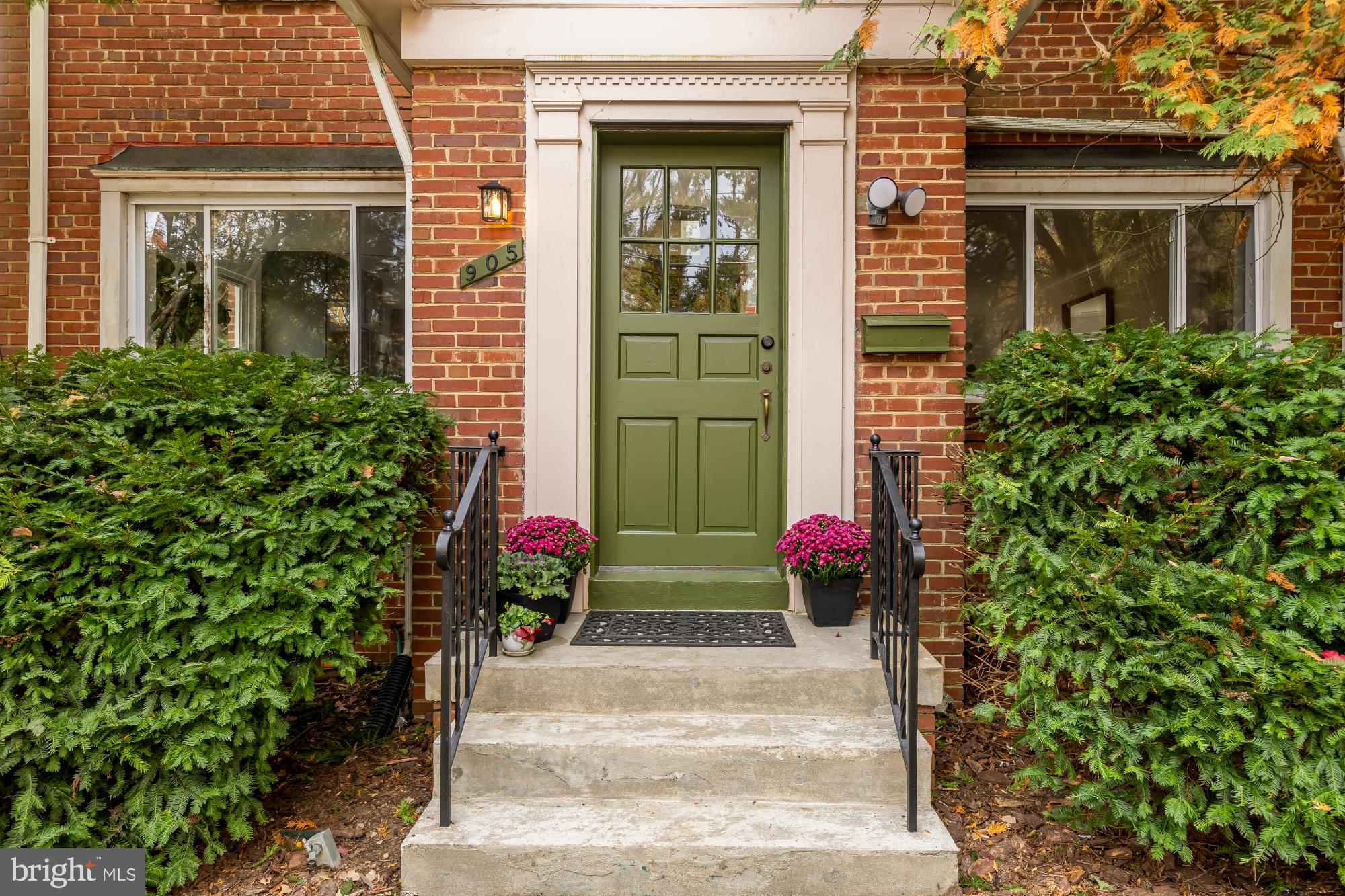 905 MALCOLM DRIVE