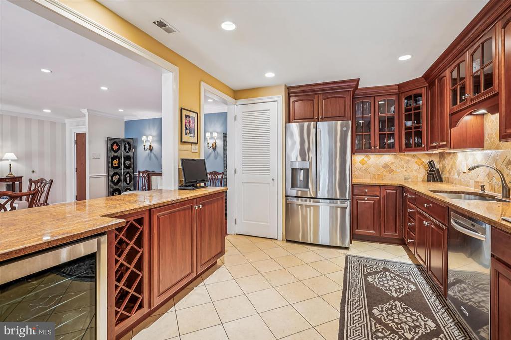 4960 SENTINEL DRIVE 10-302