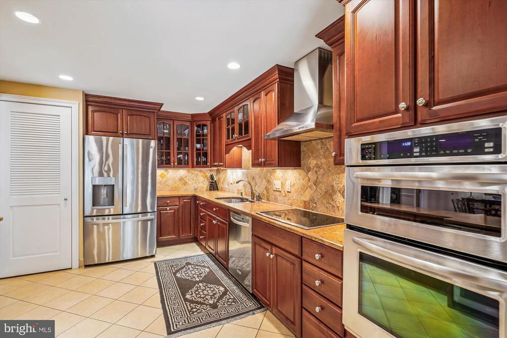 4960 SENTINEL DRIVE 10-302