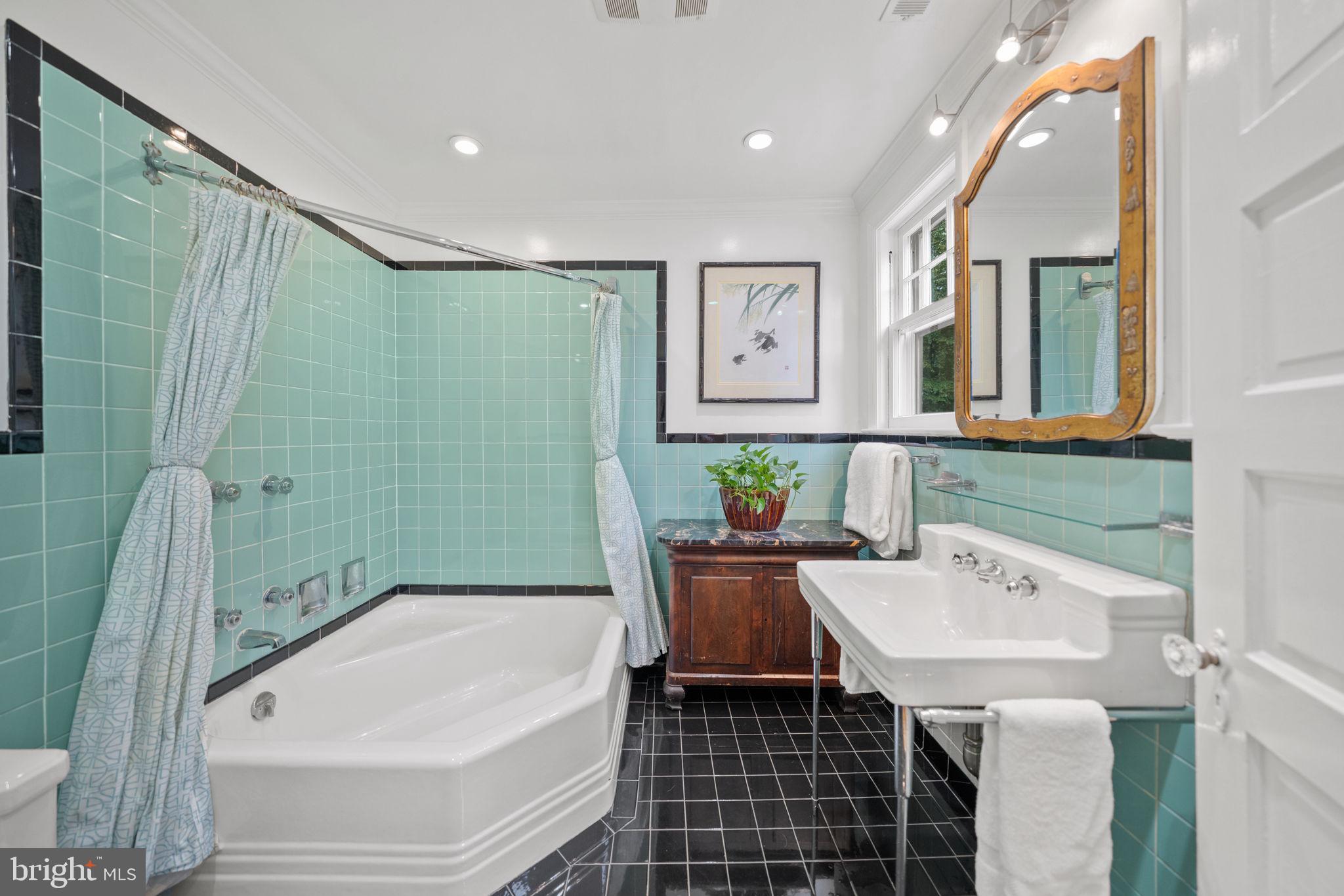 702 SLIGO CREEK PARKWAY